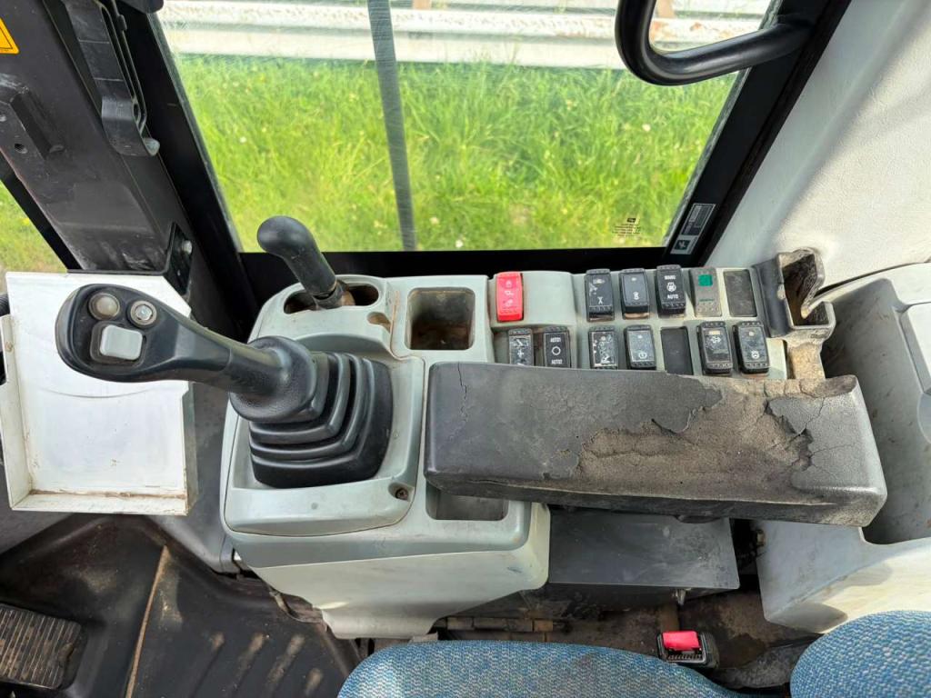 Hitachi ZW220-5B Foto 20