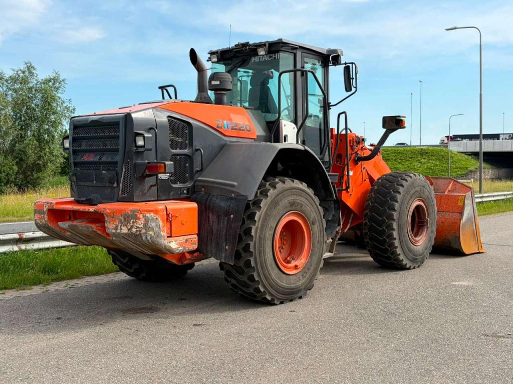Hitachi ZW220-5B Foto 5