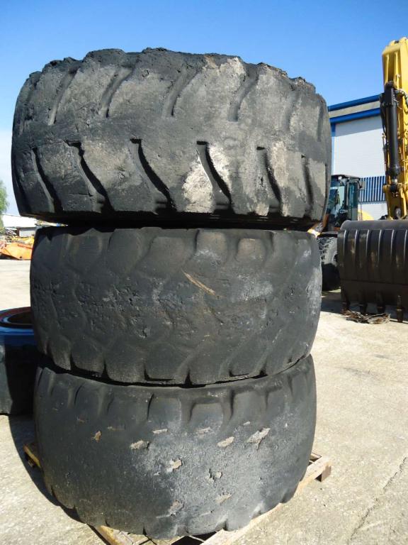 Pneumatico per Fiat Hitachi FR220 Foto 4