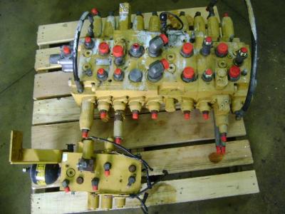 Distributore idraulico per Caterpillar 312 B in vendita da PRV Ricambi Srl
