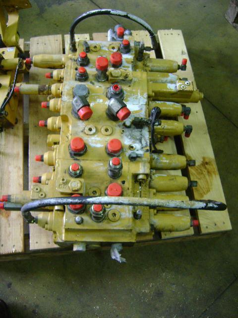 Distributore idraulico per Caterpillar 312 B Foto 2