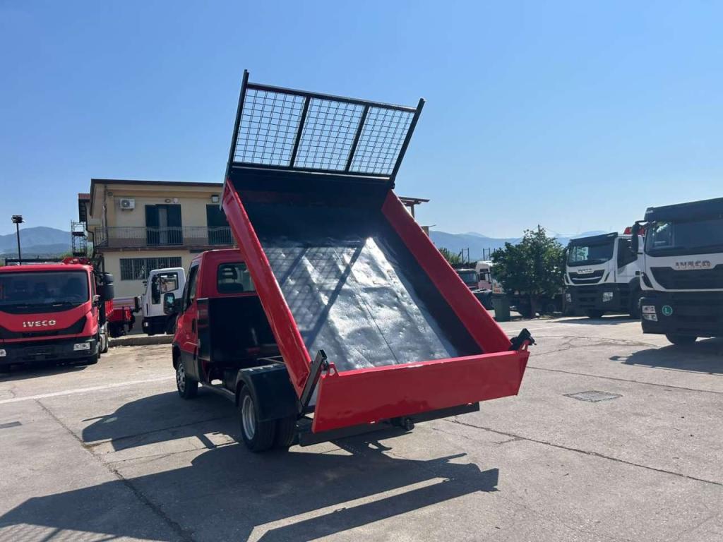 Iveco DAILY 35-130 Foto 23