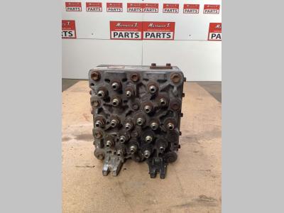 Distributore idraulico principale per Hitachi ZX160LC in vendita da Massucco T. Srl Area Ricambi