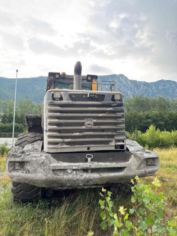 Volvo Counterweight for Volvo L180E and L180F. Foto 3