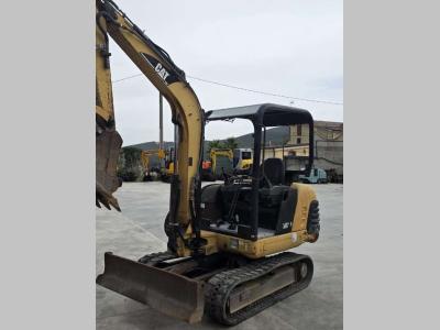 Caterpillar 302.5 in vendita da Marinaccio Antonio