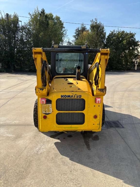 Komatsu SK 820-5E Foto 4