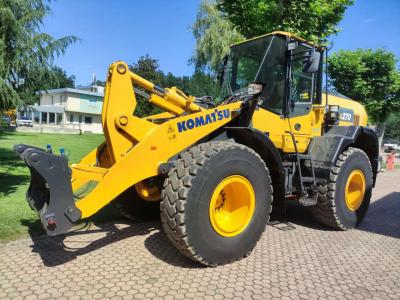 Komatsu WA270-8