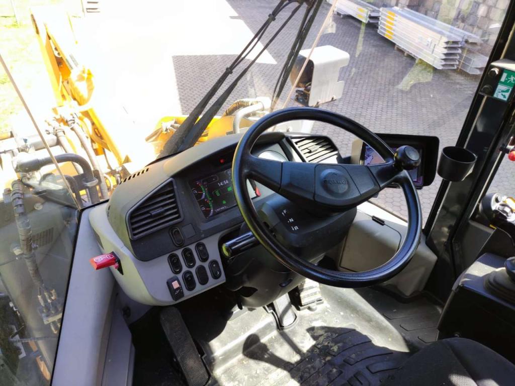 Komatsu WA270-8 Foto 5
