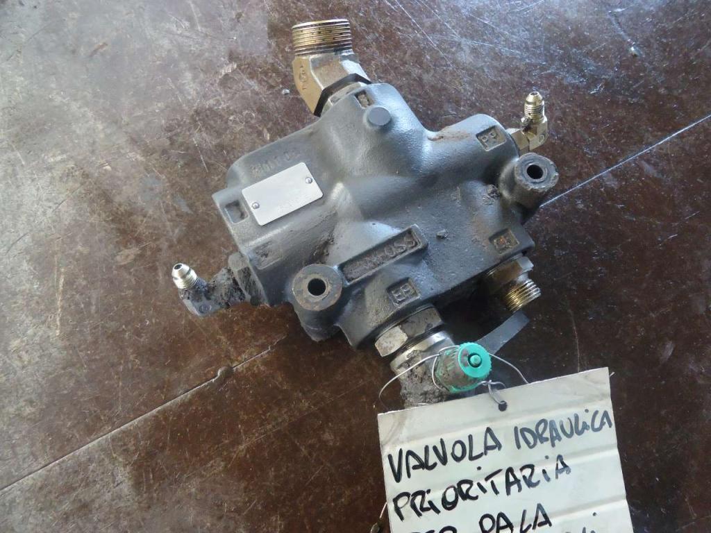 Valvola idraulica per Fiat Hitachi W130 - (PRIORITARIA) Foto 1