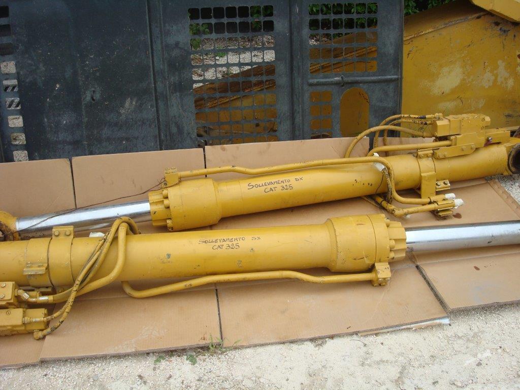 Pistone sollevamento per Caterpillar 325C Foto 1