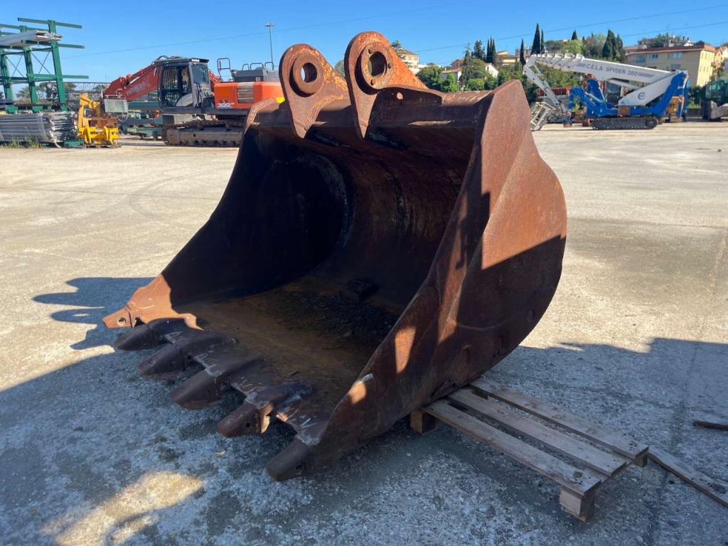 Komatsu 1500 Foto 1