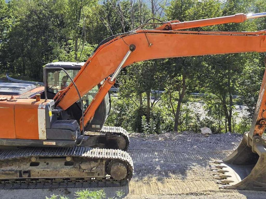 Hitachi Zaxis ZX240N-3 Foto 1