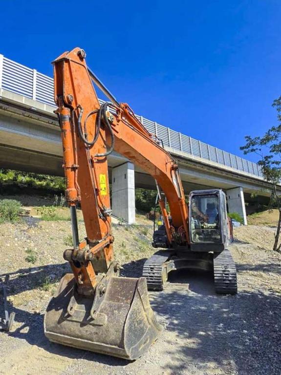 Hitachi Zaxis ZX240N-3 Foto 3