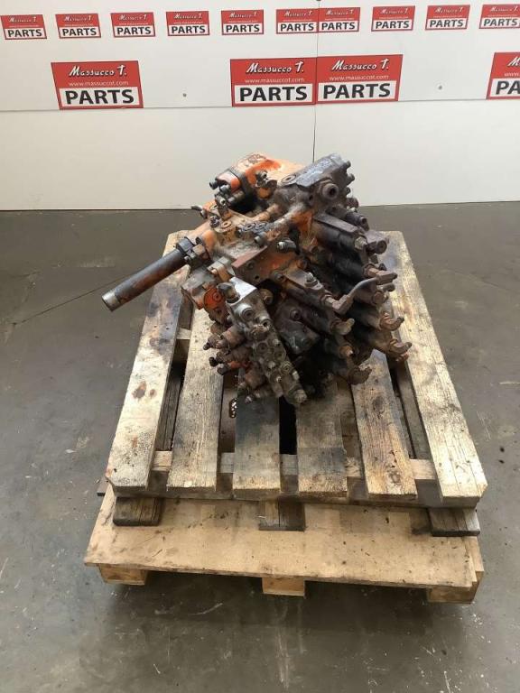 Distributore idraulico per Fiat Hitachi EX 235 Foto 3