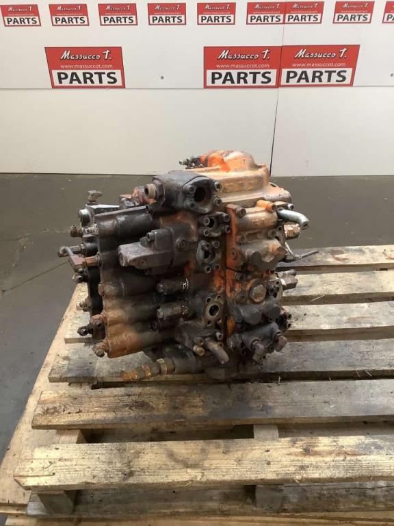 Distributore idraulico per Fiat Hitachi EX 235 Foto 4