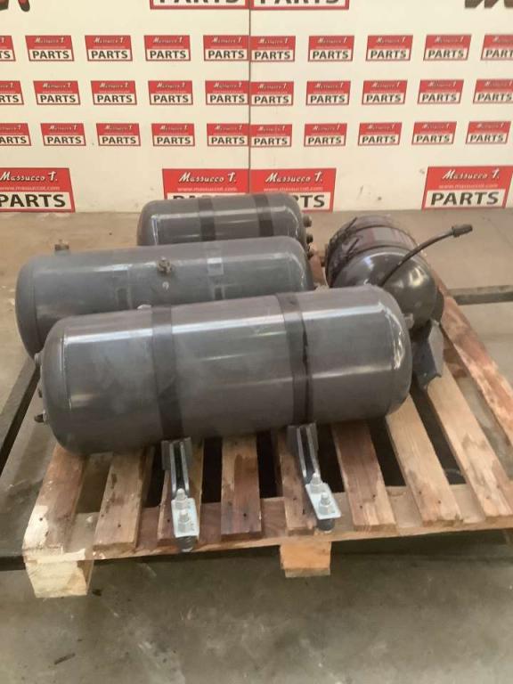 SERBATOI IMPIANTO PNEUMATICO PER VOLVO FH16 550 6x4 Serbatoio Foto 1