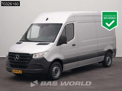 Mercedes-Benz Sprinter 215 CDI Automaat 150pk L2H2 MBUX Camera Airco Parkeersensoren CarPlay Euro6 L2 A/C in vendita da BAS World B.V.