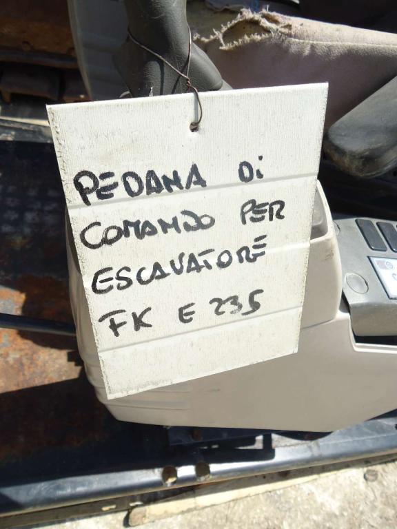 Banco / Pedana di comando per Fiat Kobelco E235 Foto 5