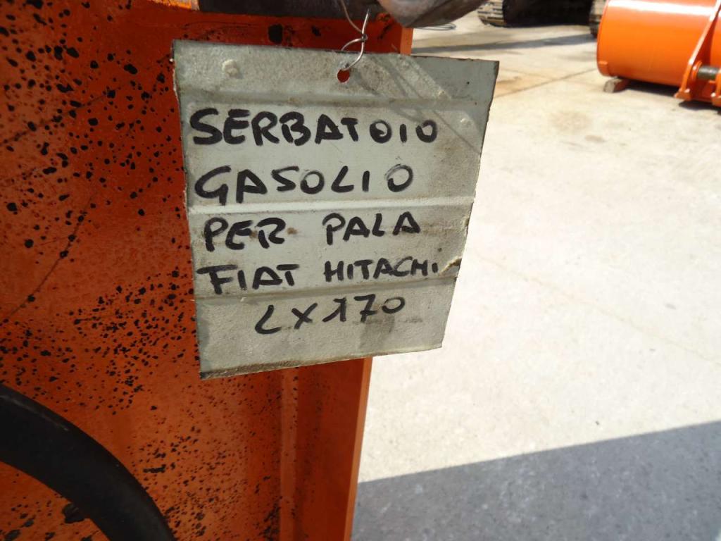 Serbatoio gasolio per Hitachi LX170 Foto 5