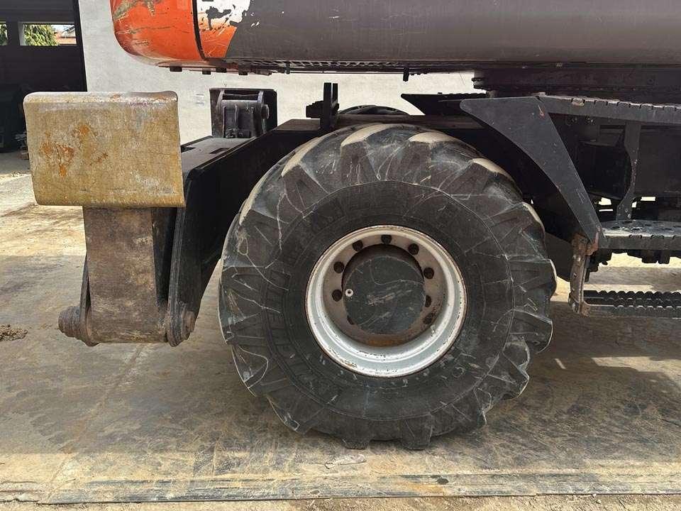 Hitachi ZX140WT-3 Foto 4