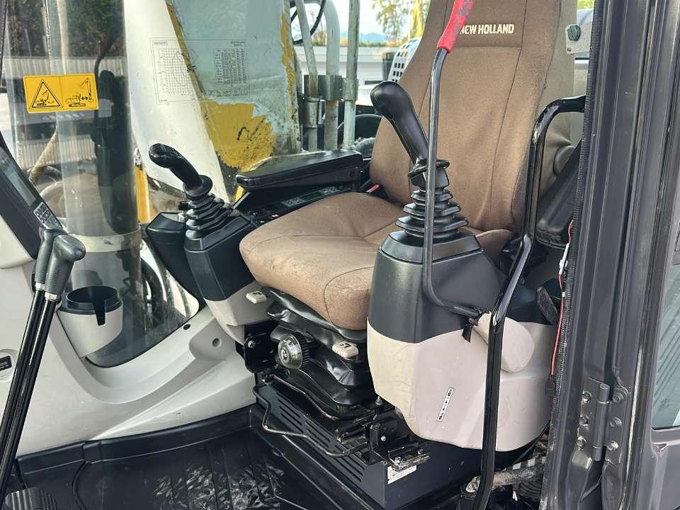 New Holland E 305 C Foto 7