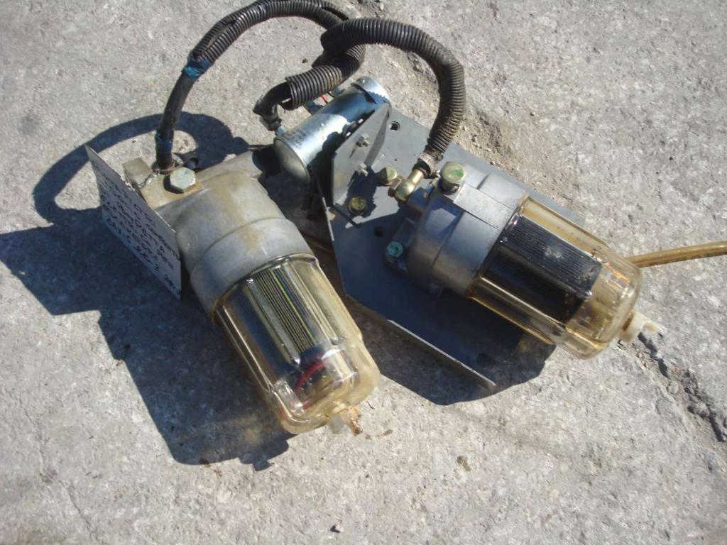 Supporto filtro gasolio per ZAXIS 210-3 E 240-3 Foto 1