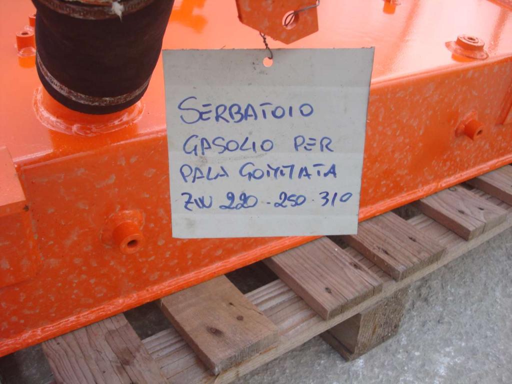 Serbatoio gasolio per Hitachi ZW220-250-310 Foto 5