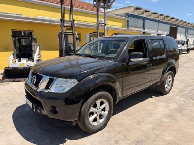 Nissan Pathfinder in vendita da Gruppo Movimento Terra Srl