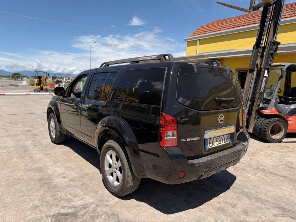 Nissan Pathfinder Foto 3