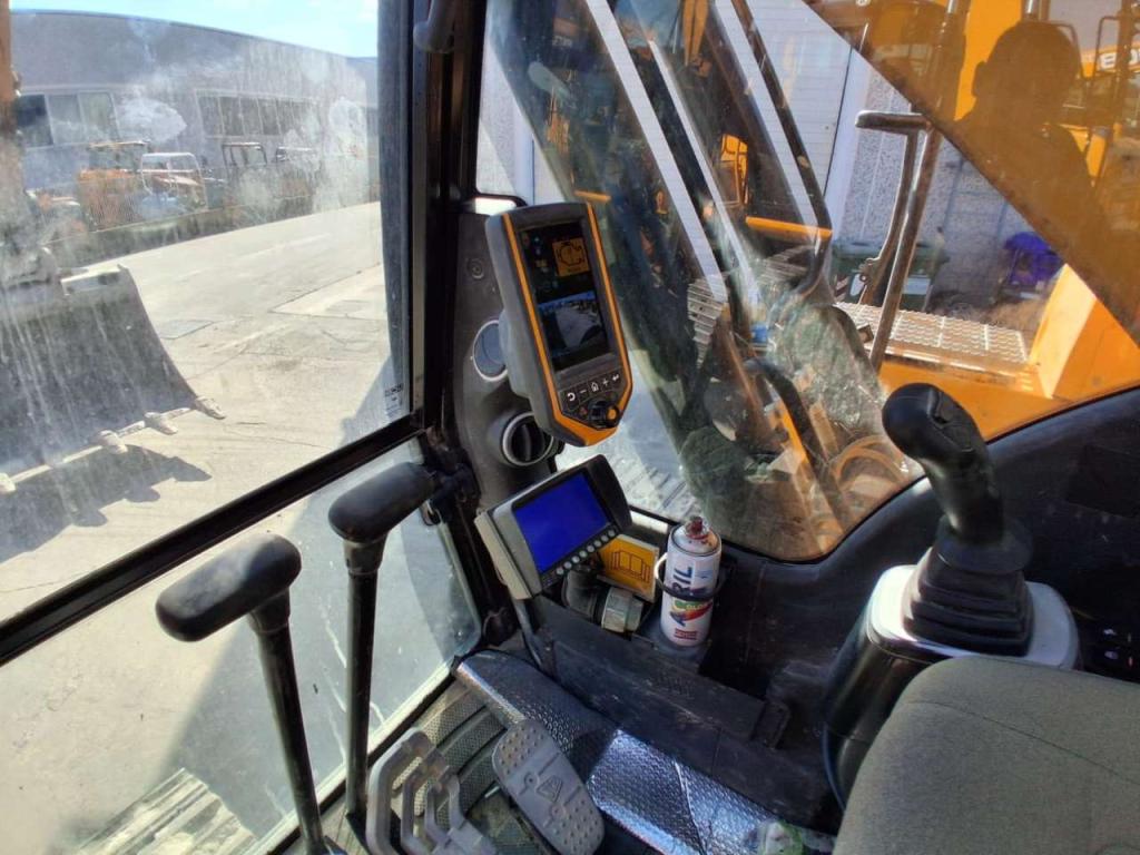 JCB JS 220 Foto 2