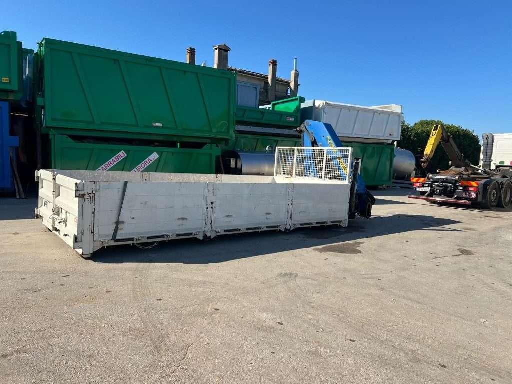 CONTAINER SCARRABILE A PIANALE CON SPONDE E GRU Foto 2