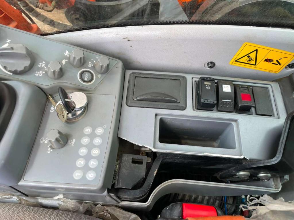 Hitachi ZX210LC-6 Foto 22