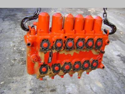 Distributore idraulico per O&K (Orenstein & Koppel) City in vendita da PRV Ricambi Srl