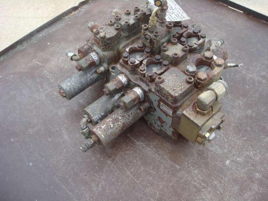 Distributore idraulico per Hitachi ZW310 Foto 3