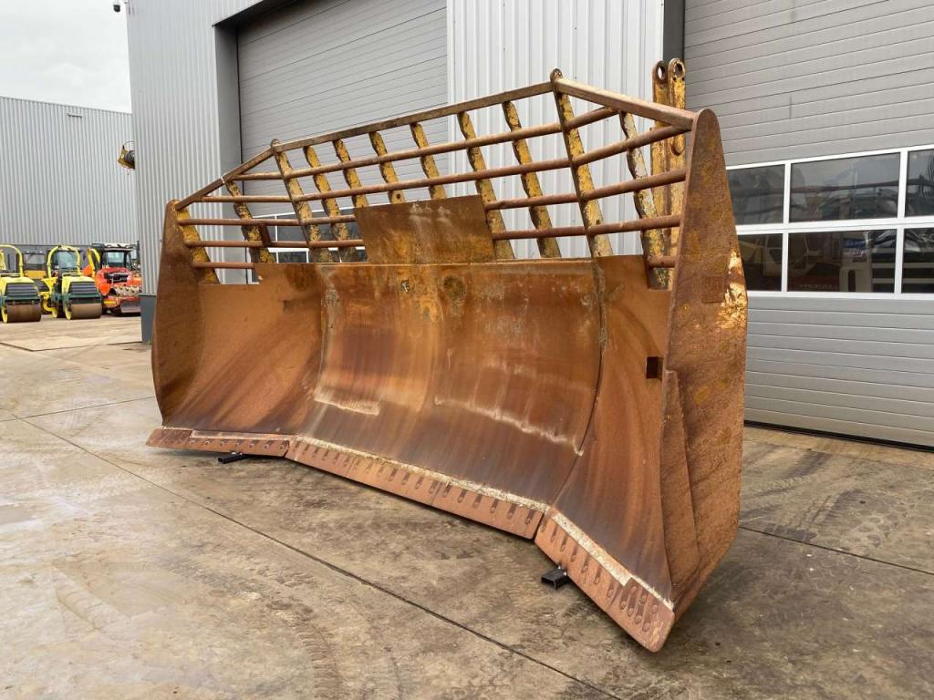 Caterpillar D9U Blade Foto 1