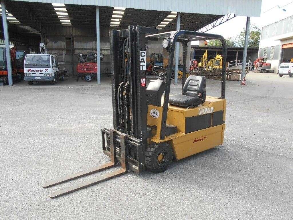Caterpillar F35 Foto 1