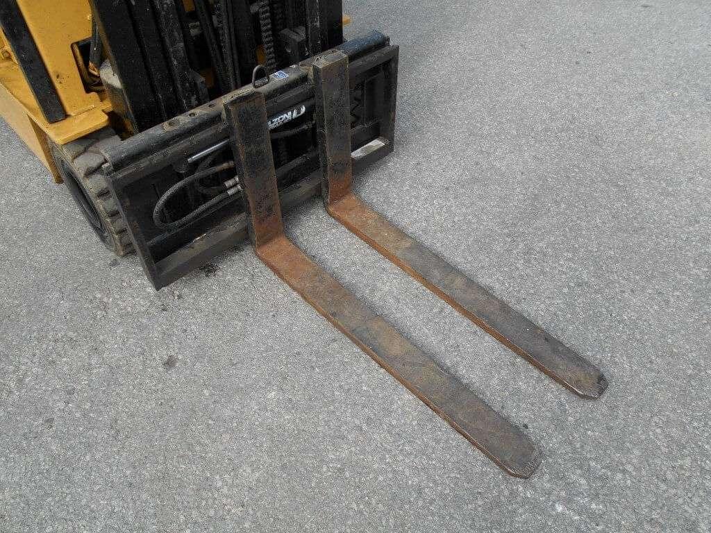 Caterpillar F35 Foto 13
