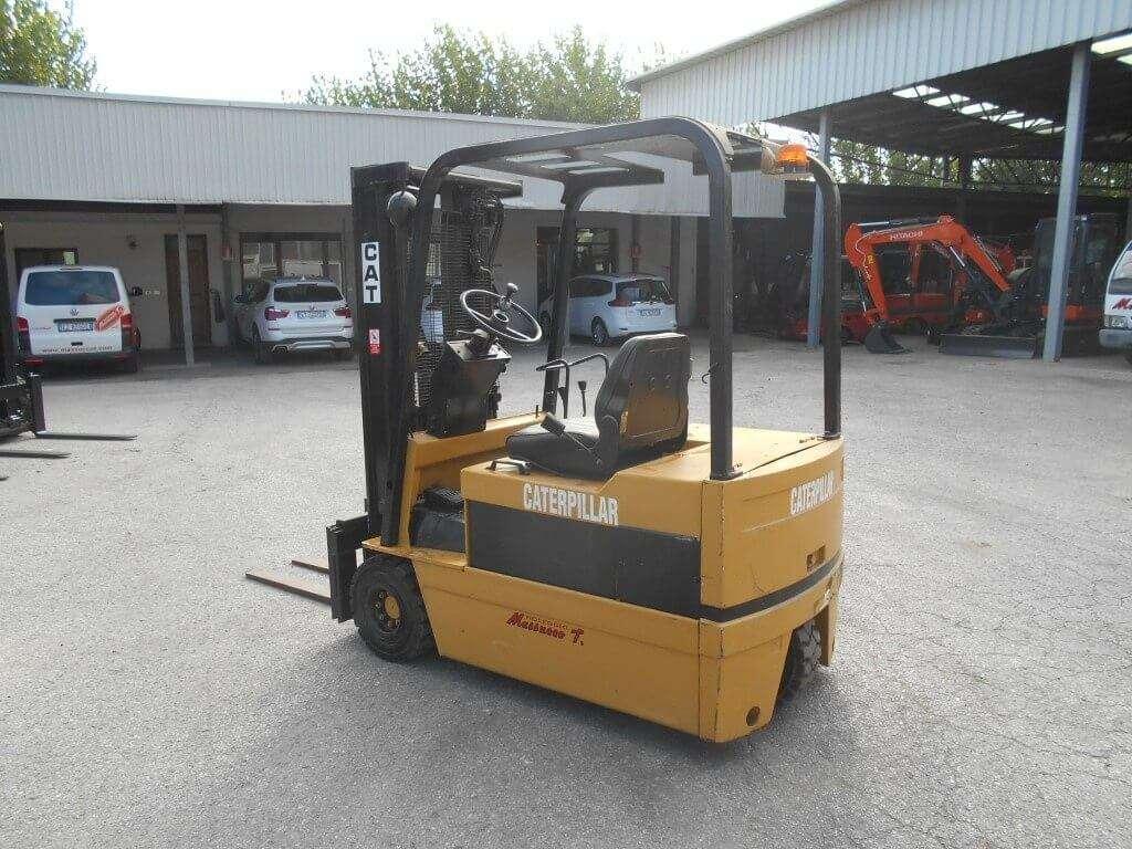 Caterpillar F35 Foto 3