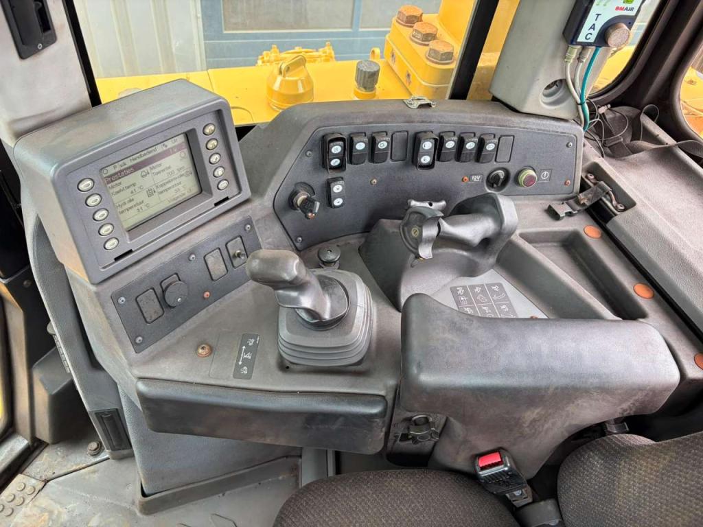 Caterpillar D8T Foto 20