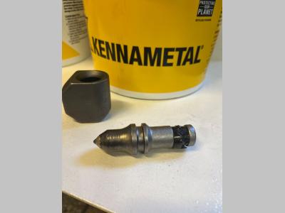 Picco con porta picco KENNAMETAL diam 18,80 in vendita da Cantoro Officina Meccanica Srl