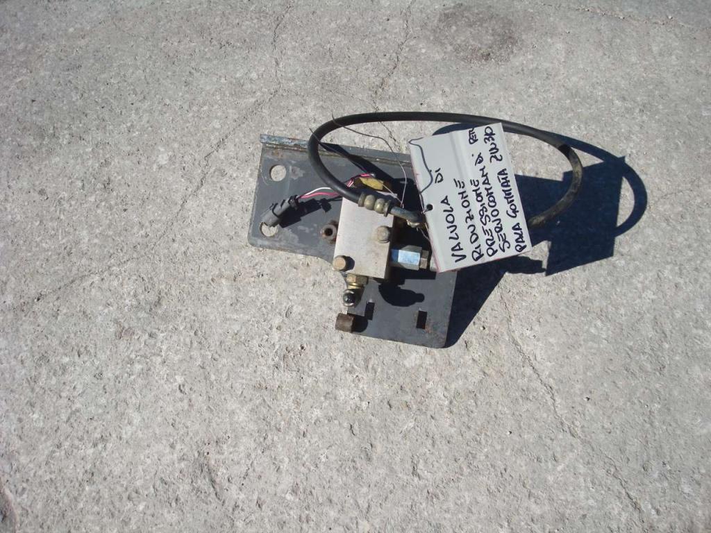 Valvola anticaduta braccio (blocco) per PALA GOMMATA ZW310 Foto 4