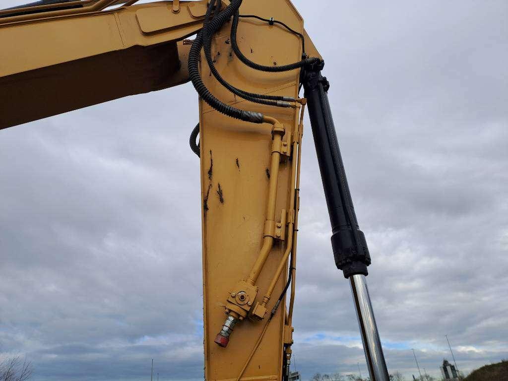 Caterpillar 320 Foto 8