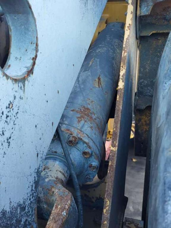 Volvo lift cylinder 17230574 for Volvo L180G, L180H Foto 2