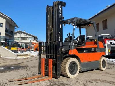 Toyota 7FBMF50 in vendita da Massucco T. Srl