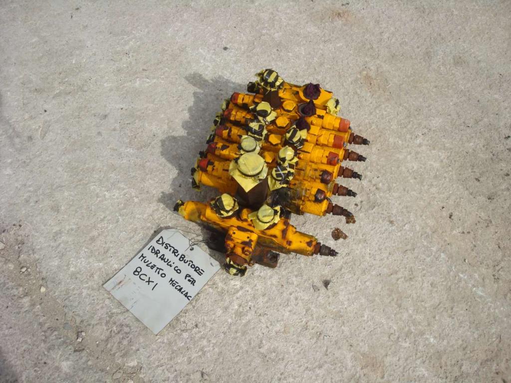 Distributore idraulico per per Muletto Mecalac 8CXI Foto 2