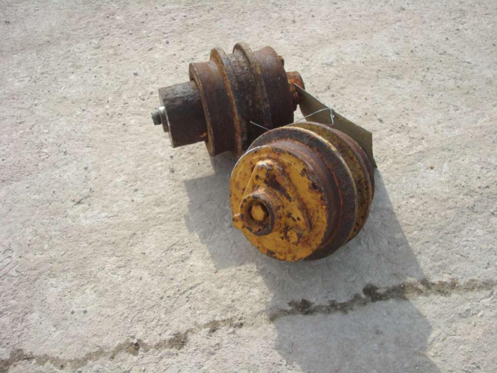 Rulli superiori per Komatsu D31S Foto 3