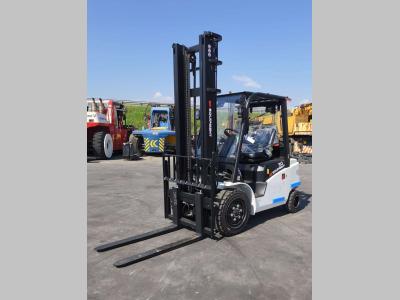 EP Equipment EFL303 in vendita da Uni.Trucks Srl