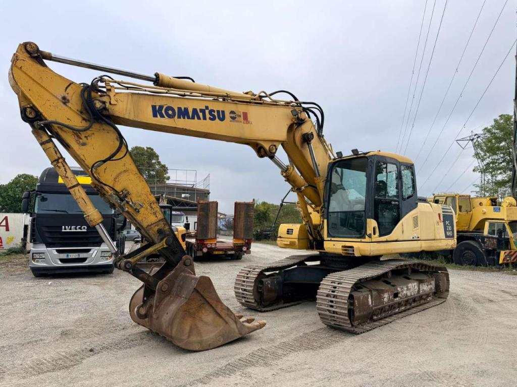 Komatsu PC230 Foto 2