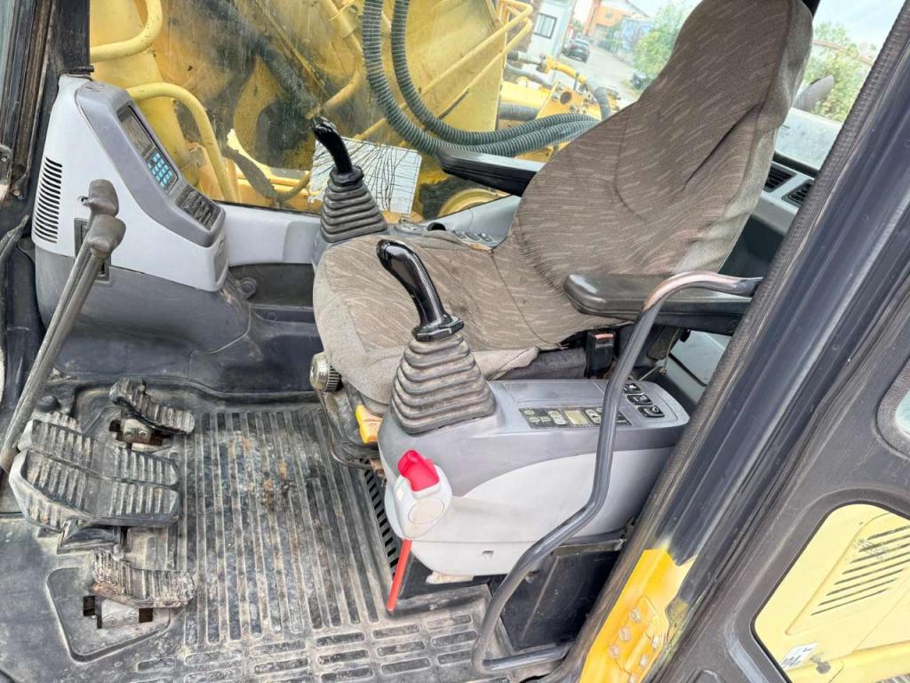 Komatsu PC230 Foto 7