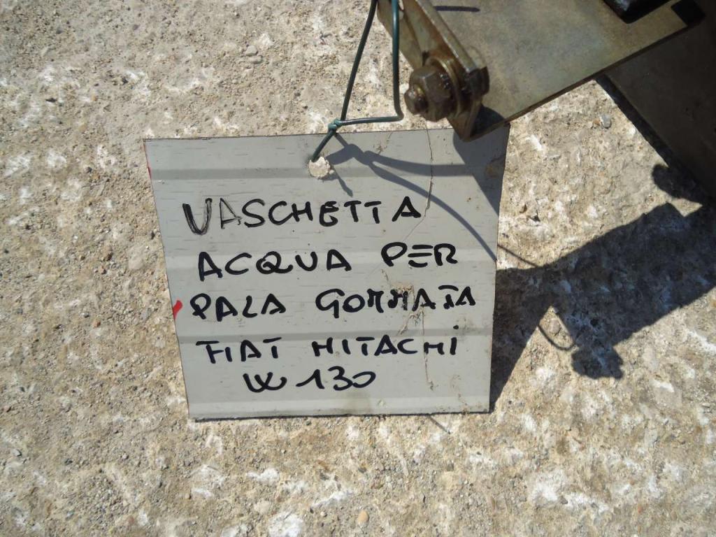Vaschetta acqua per Fiat Hitachi W130 Foto 3